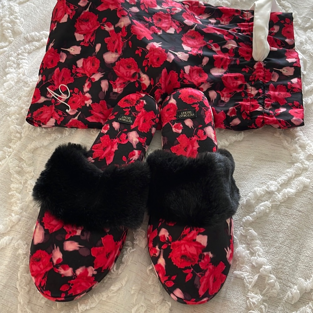 Brand new Victoria’s Secret slippers